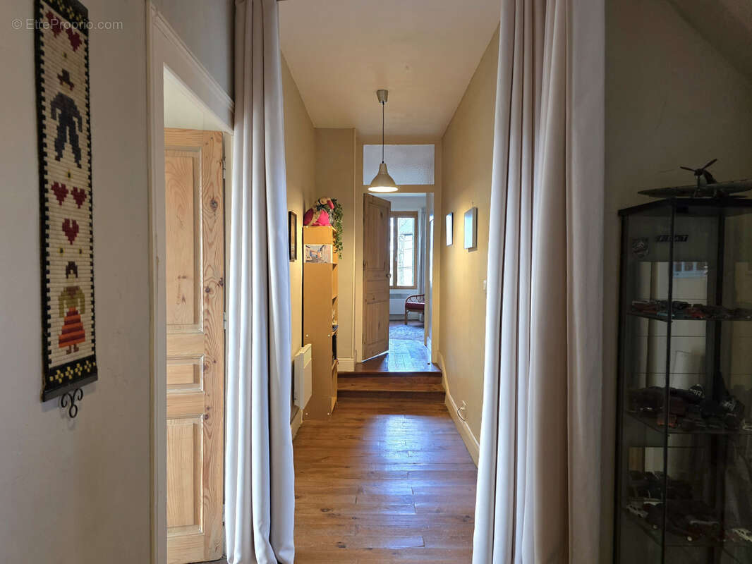 Maison à SAINT-GERVAIS-D'AUVERGNE