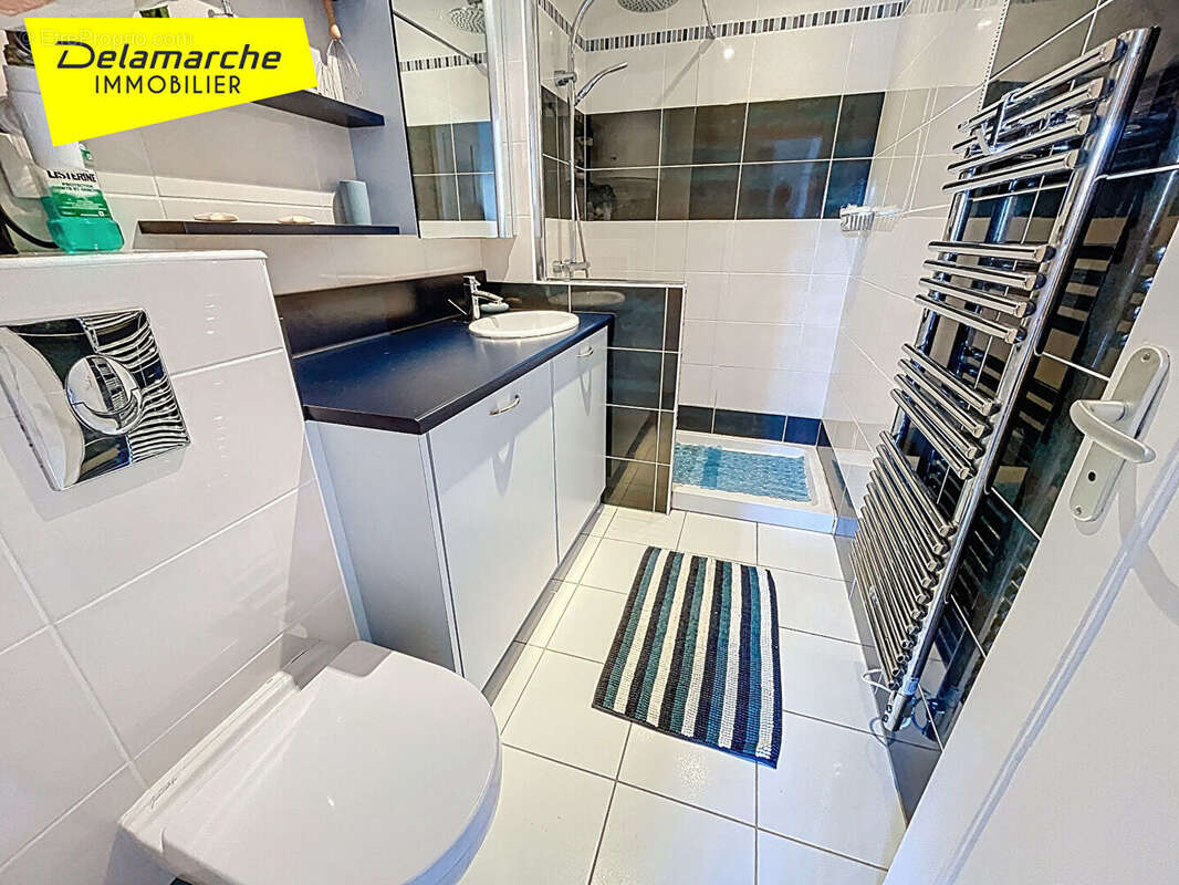 Appartement à DONVILLE-LES-BAINS