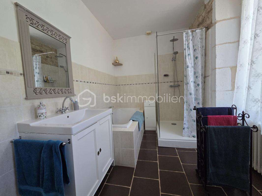 Coup de cœur – charme, elegance et potentiel, belle maison rénovée avec studio, piscine chauffée et 1 940 m² de terrain - photo 14