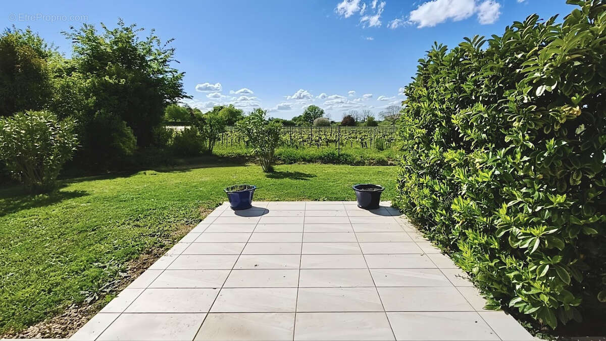 Maison à SAINT-SEURIN-DE-CURSAC