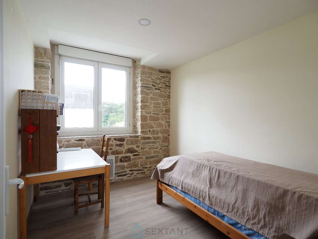 Remungol - Immeuble 157 m² + 50 m² complémentaires avec petit espace jardin intérieur - photo 9