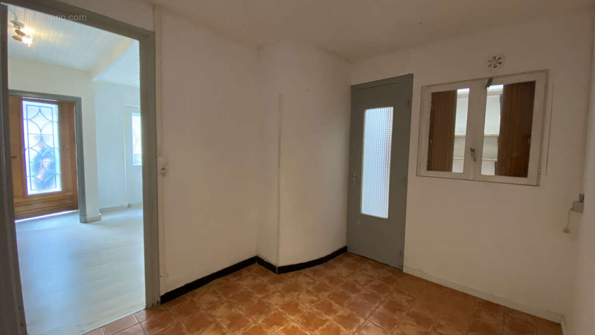 A vendre maison de village de 78 m2 avec balcon et terrasse à Caunes-Minervois - photo 5