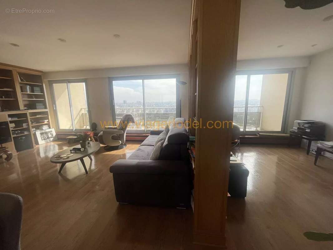 Appartement à COURBEVOIE