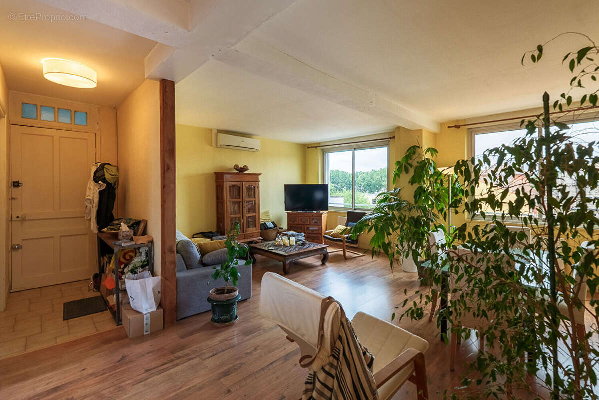 CARCASSONNE - PALAIS - GAMBETTA Appartement T3 99 m² avec vue Cité, cave et possibilité de garage - photo 9