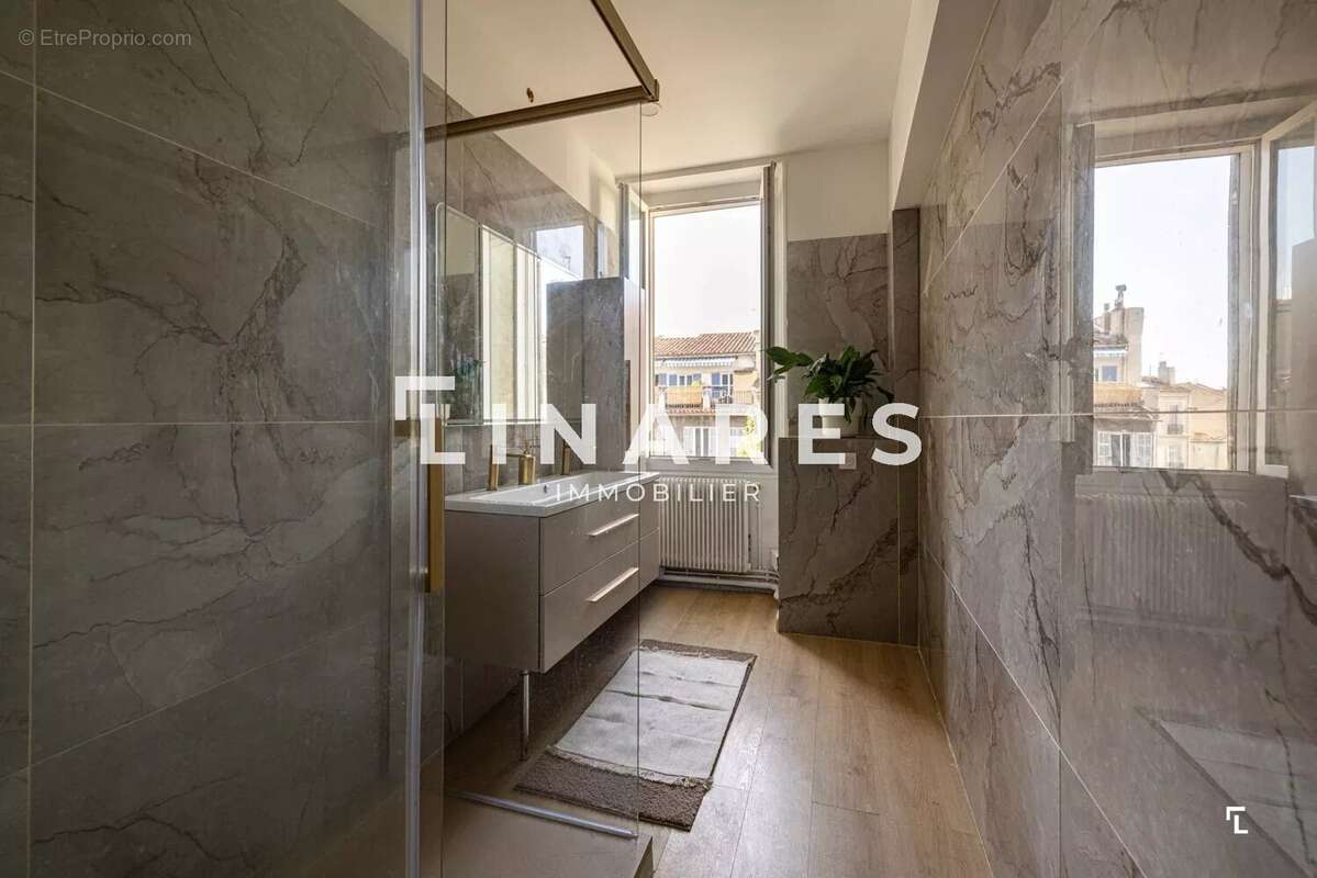 Appartement à MARSEILLE-1E