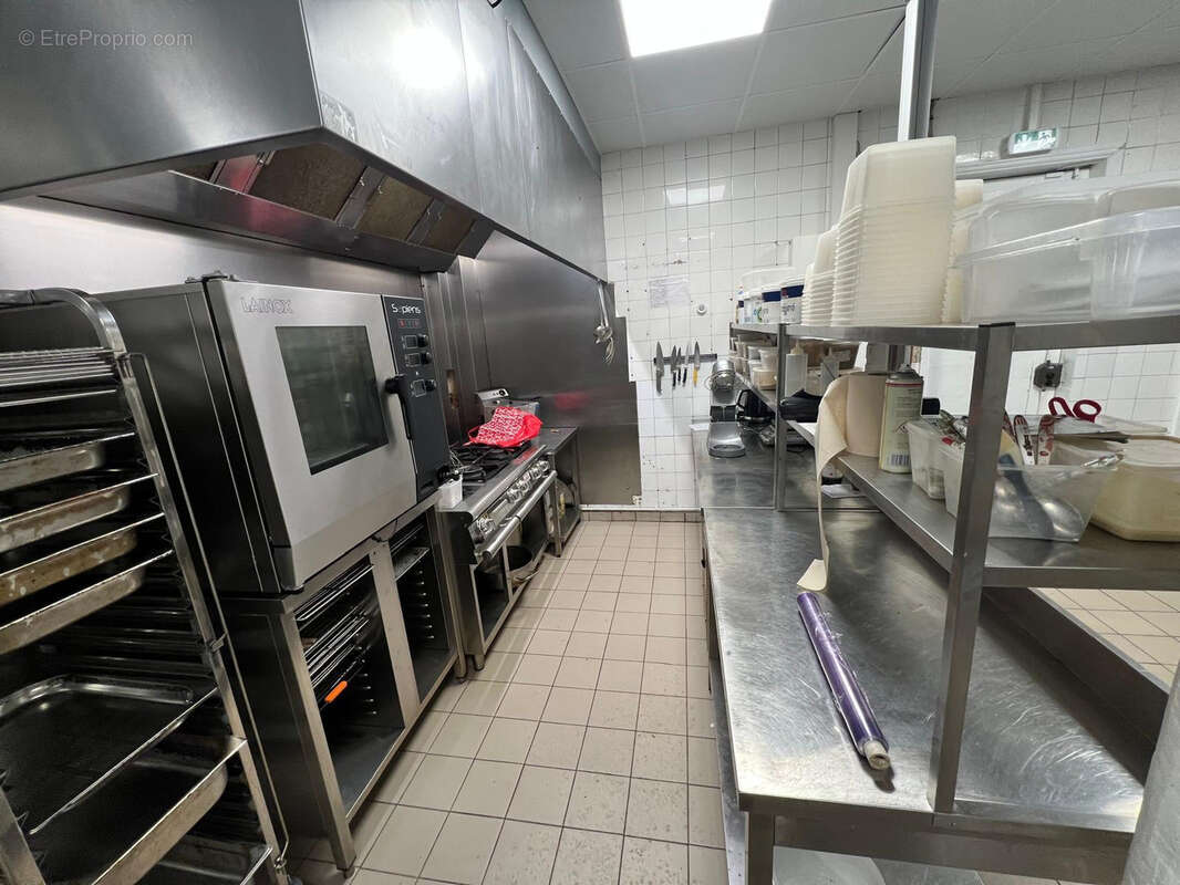 Commerce à PARIS-9E