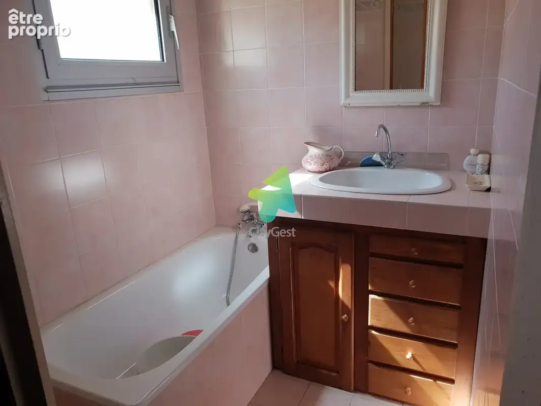Maison a renover avec remises et cour, terrasses - photo 20