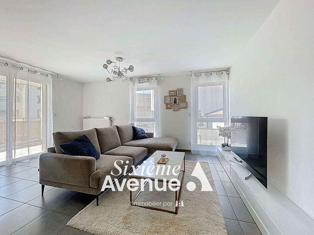 Appartement à DECINES-CHARPIEU