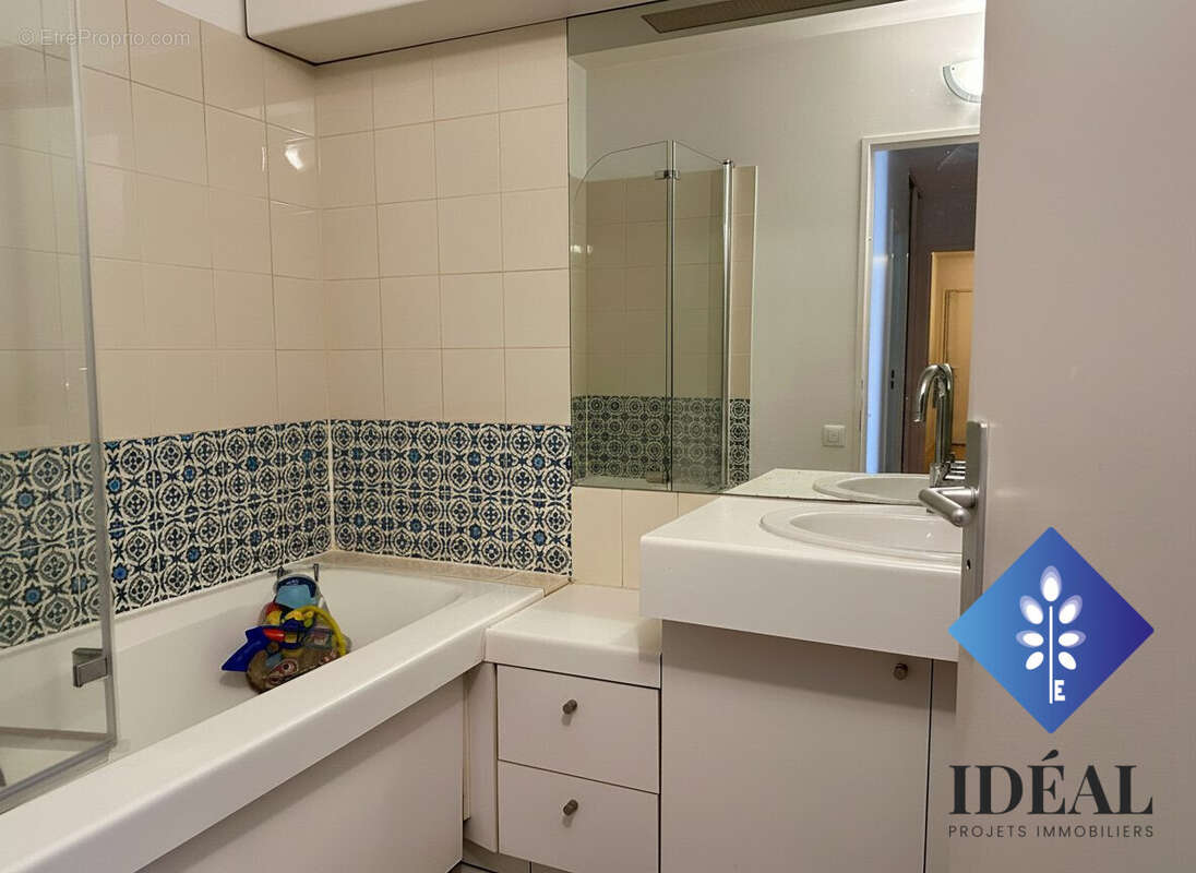 Appartement à CHARENTON-LE-PONT