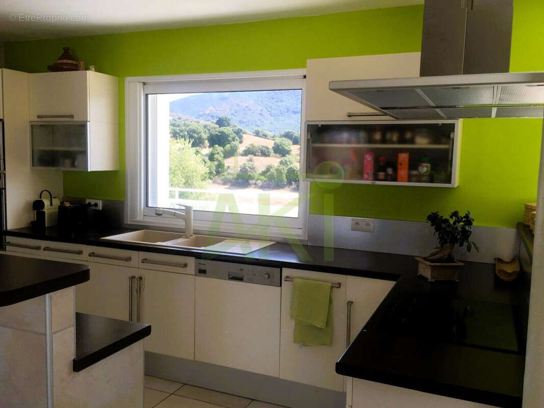 Maison 7 pièces 192 m² à vendre à Eccica-Suarella (20117) - photo 4