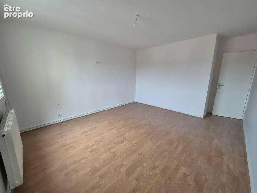 T4 entièrement rénové dans une petite copropriété. Balcon profitable carrelé - photo 17