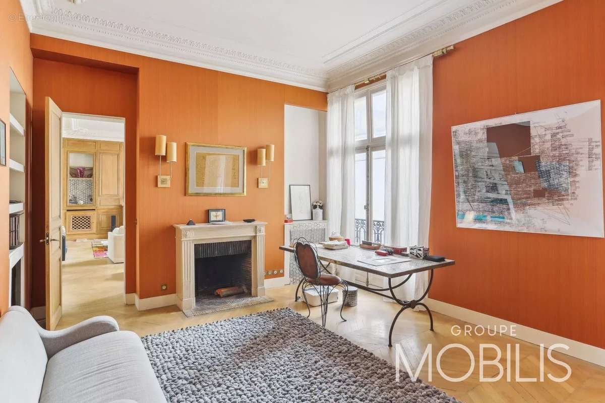 Appartement à PARIS-8E