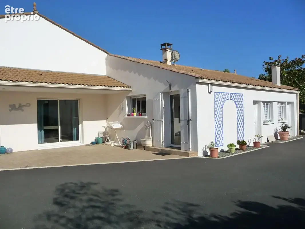 Maison 273 m² à Breuillet  - photo 3