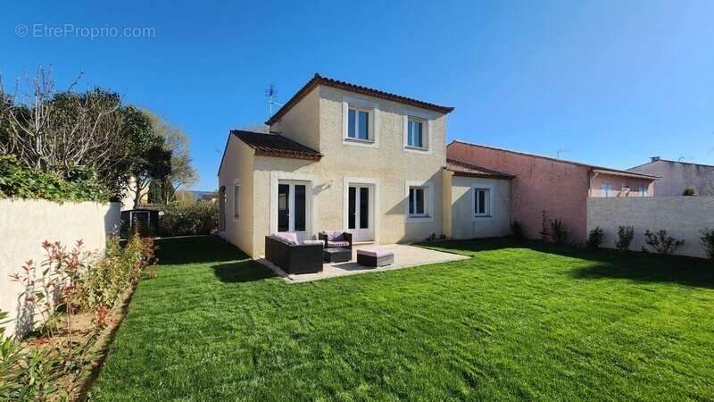 Maison à MONTBAZIN