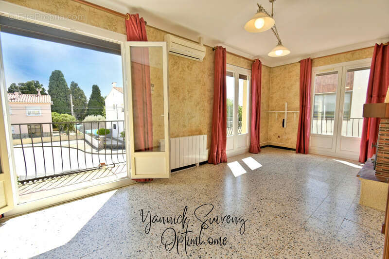 Maison à PEZILLA-LA-RIVIERE