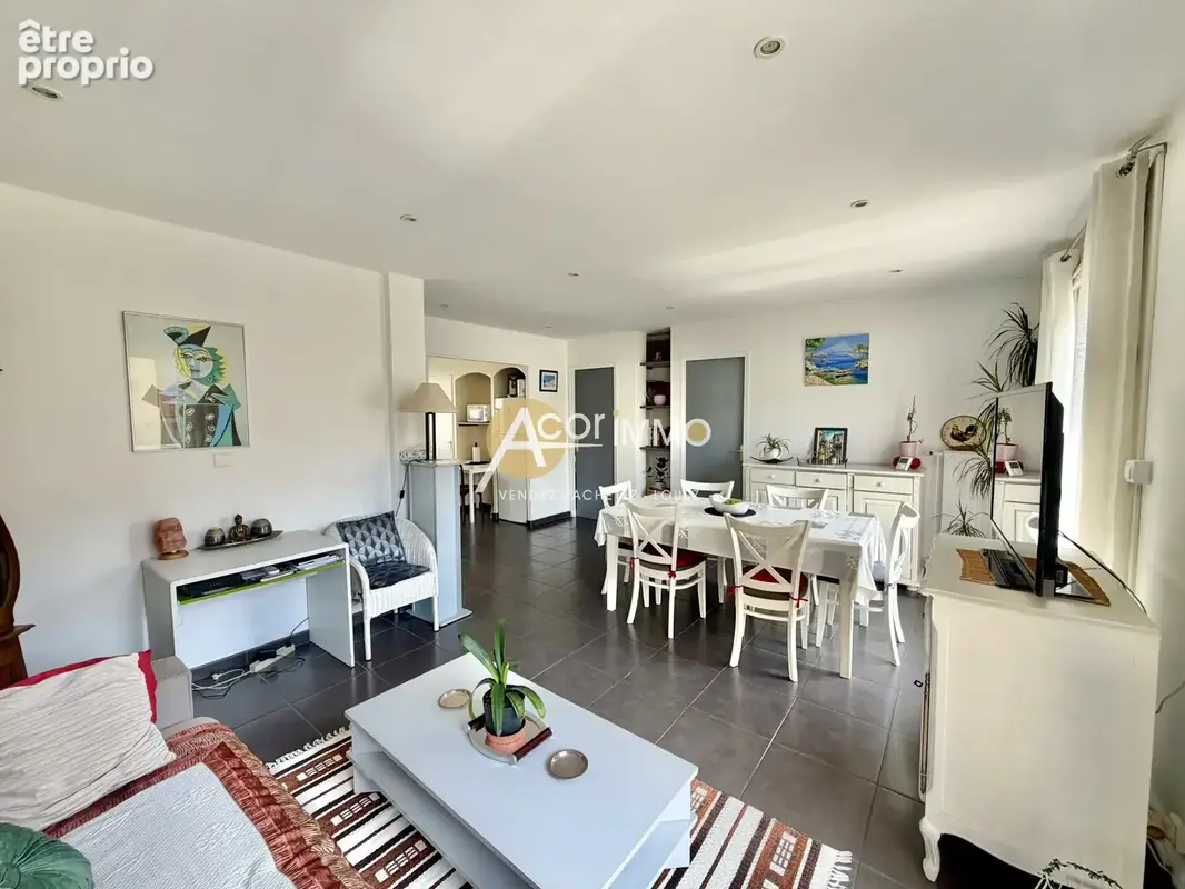 Appartement traversant La Seyne avec balcon, cave et parking - photo 3