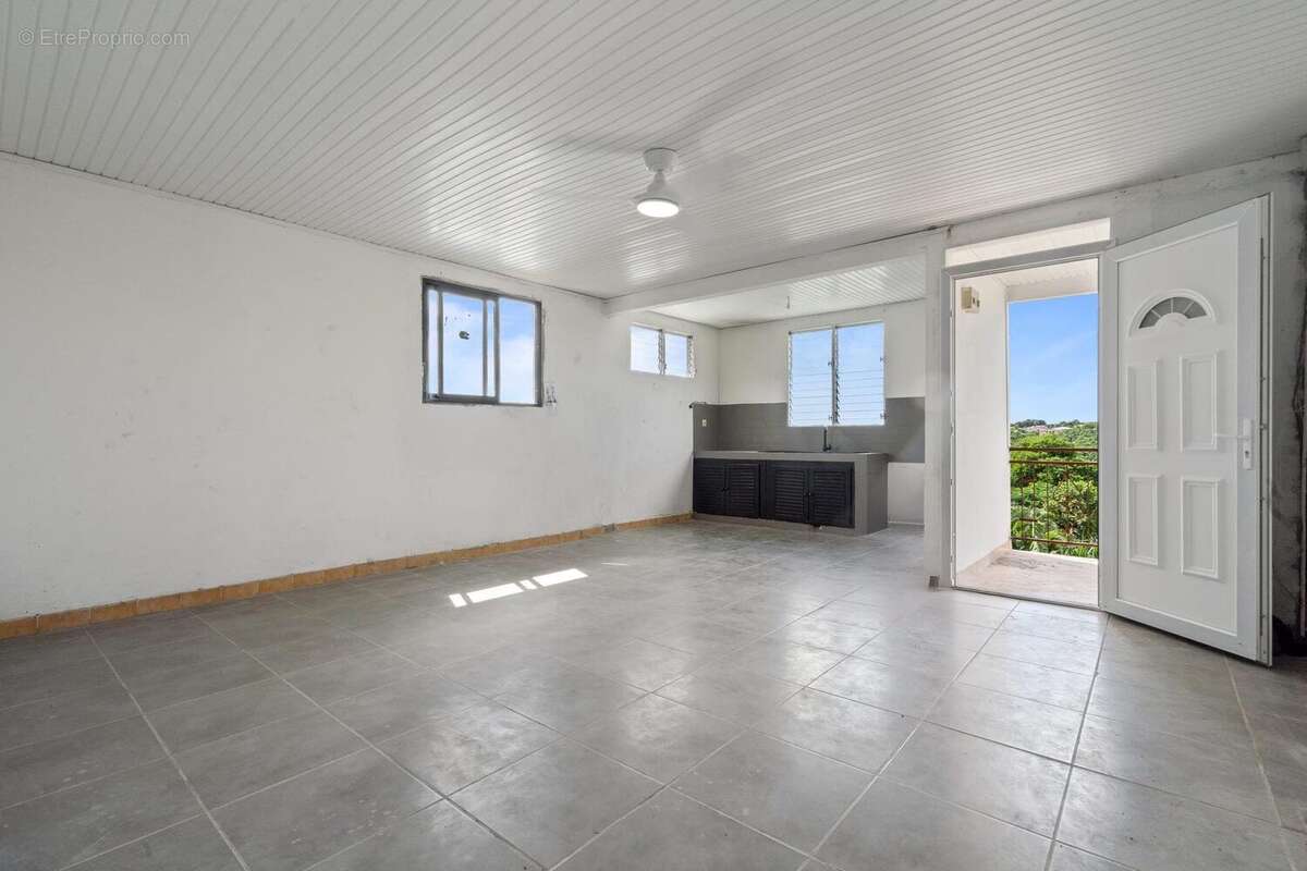 Appartement à RIVIERE-SALEE