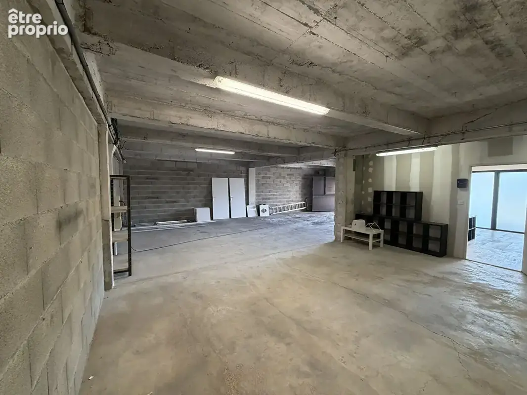 Local - garage de 210 m² - photo 7