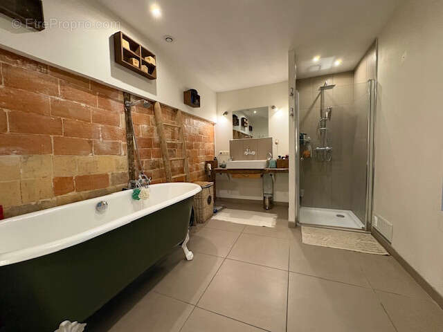 Maison à SAINT-ETIENNE-SUR-CHALARONNE