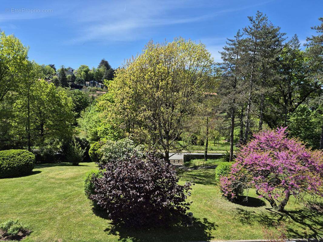 Appartement à CHARBONNIERES-LES-BAINS