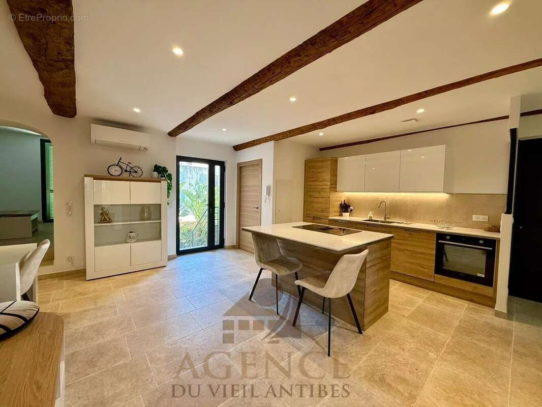 Vieil Antibes REZ-DE-JARDIN 107m2 - photo 2