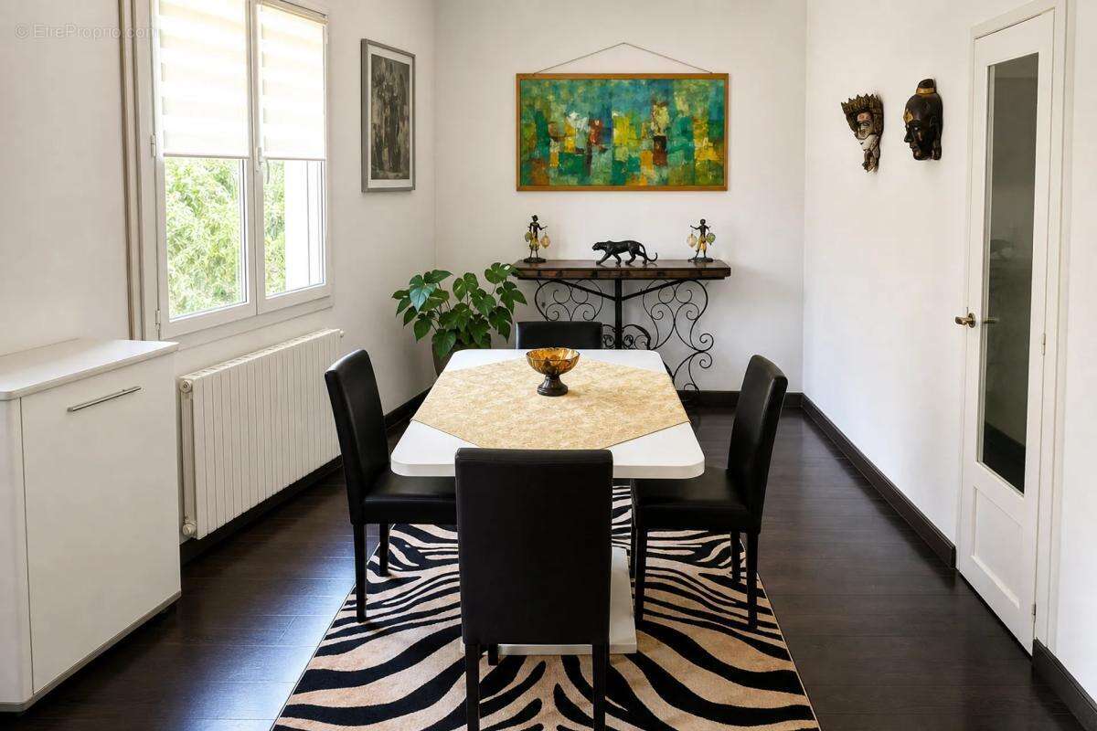 Élégante maison de plus de 200 m² à Axat rénovée avec extérieurs - photo 9