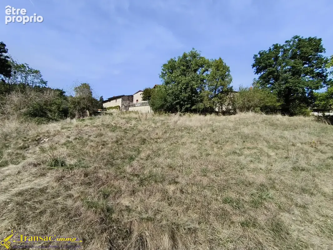 À Chabreloche, terrain constructible de 2707m2 exposé plein Sud. - photo 5