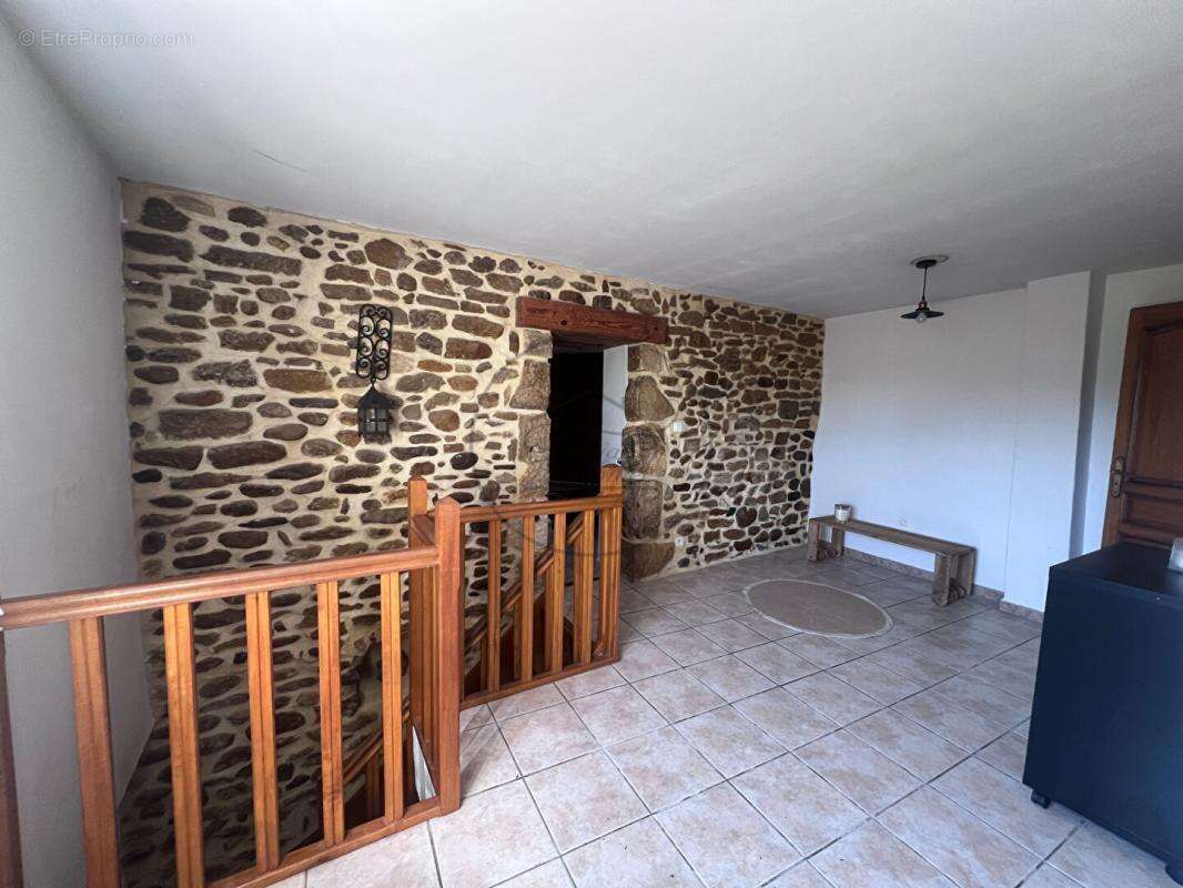 Maison à ALLEGRE-LES-FUMADES