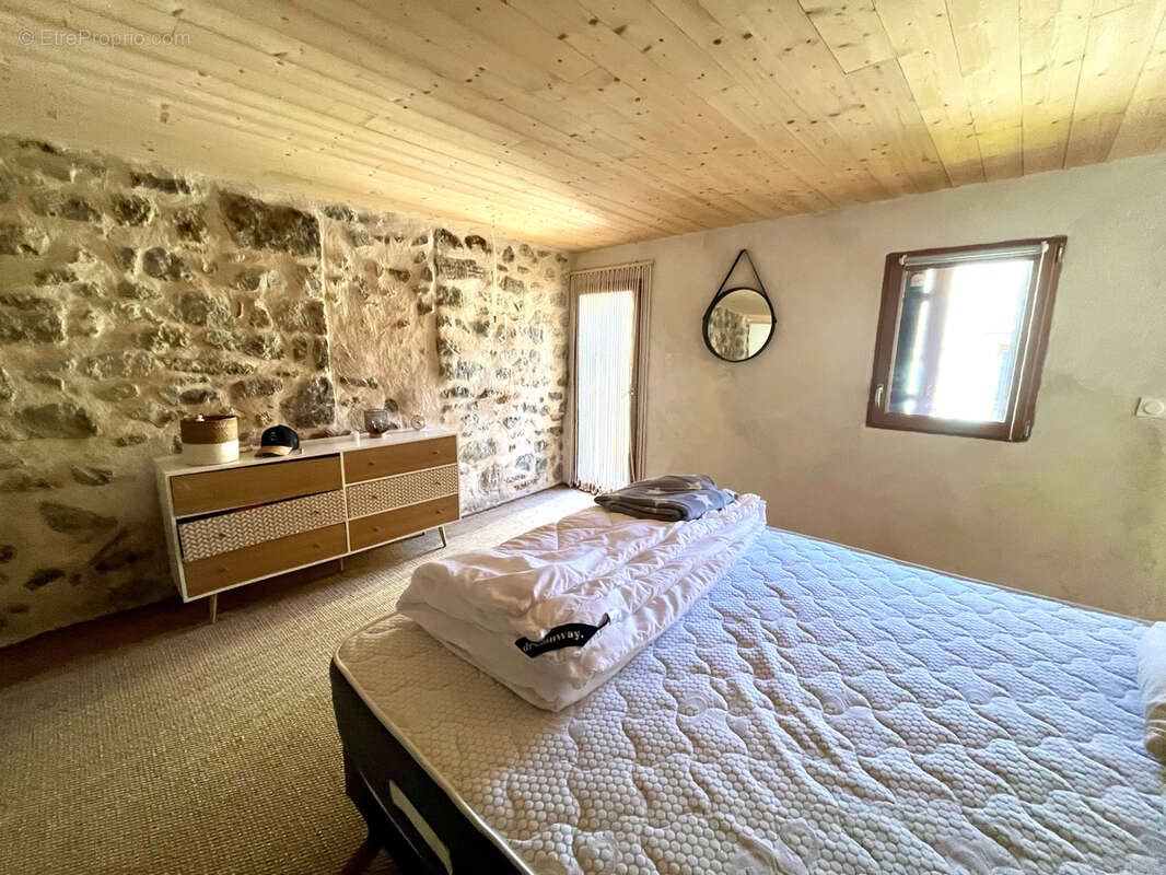 Maison à PEGAIROLLES-DE-BUEGES