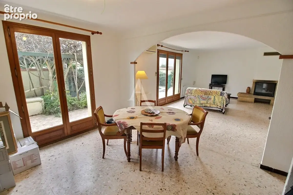À vendre villa de type f4 d'une surface de 115 m² sur terrain 3 faces de 385 m² avec piscine et garage - photo 4