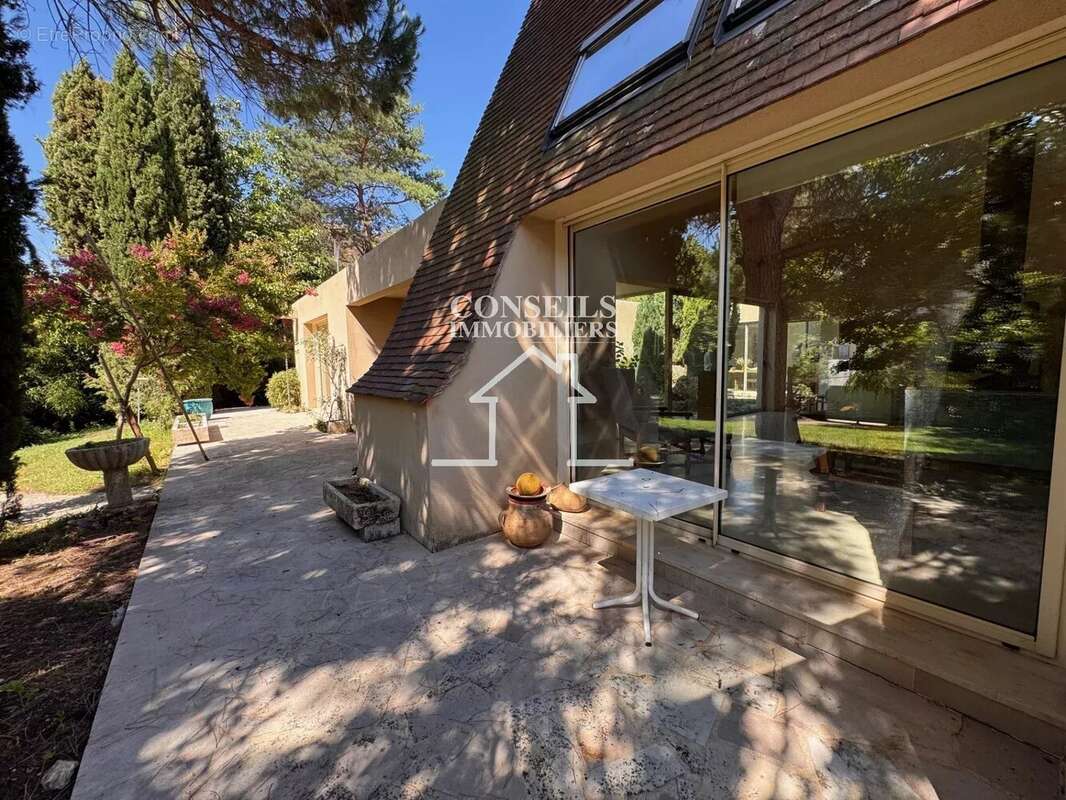 Maison à SAINT-JULIEN-DU-SAULT