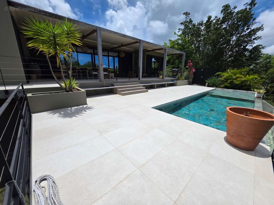 Superbe Villa ultra moderne + 2 dépendances 3 piscines sur 3 243 m² de terrain - photo 2