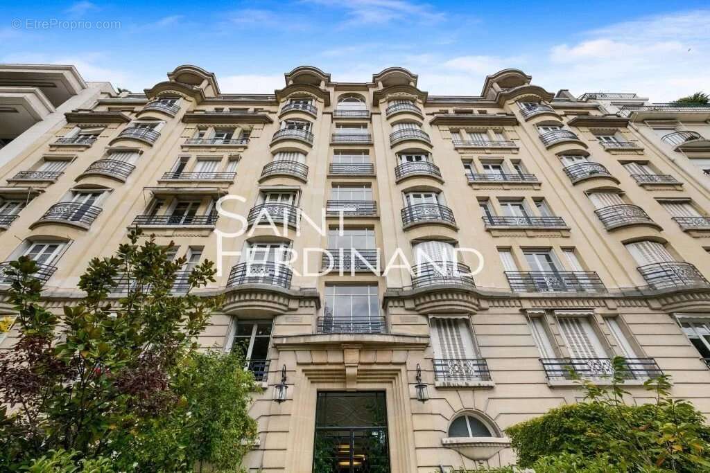 Appartement à NEUILLY-SUR-SEINE