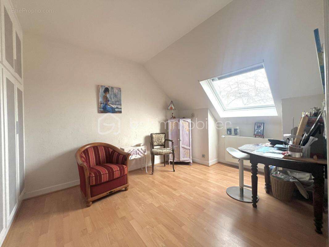 Propriété familiale de 150 m² - 5 chambres, jardin arboré et stationnement - photo 9