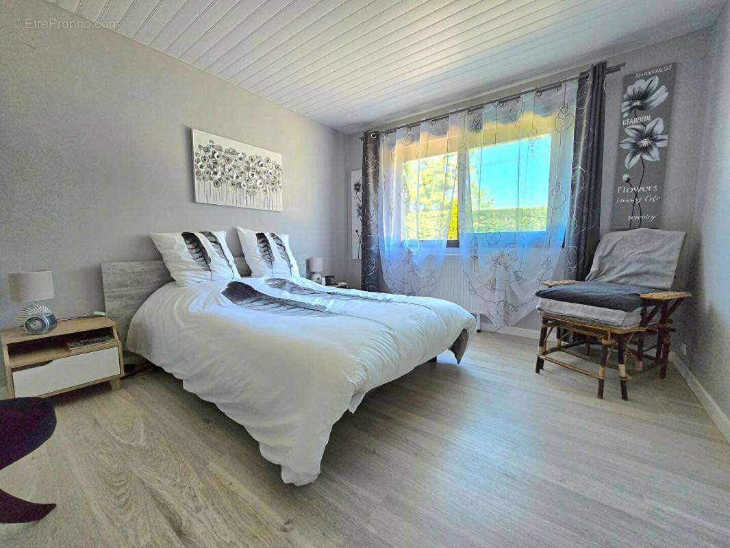 Maison à SAINT-SEURIN-SUR-L&#039;ISLE