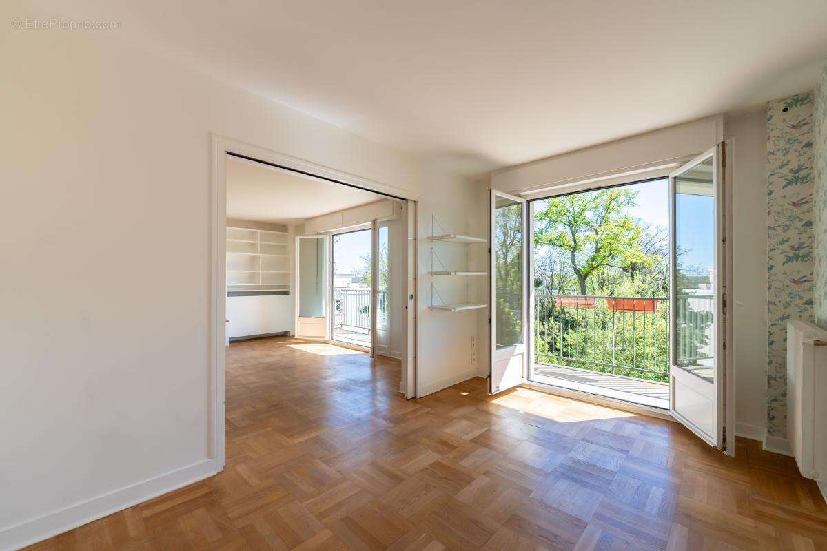 Appartement à VILLE-D'AVRAY