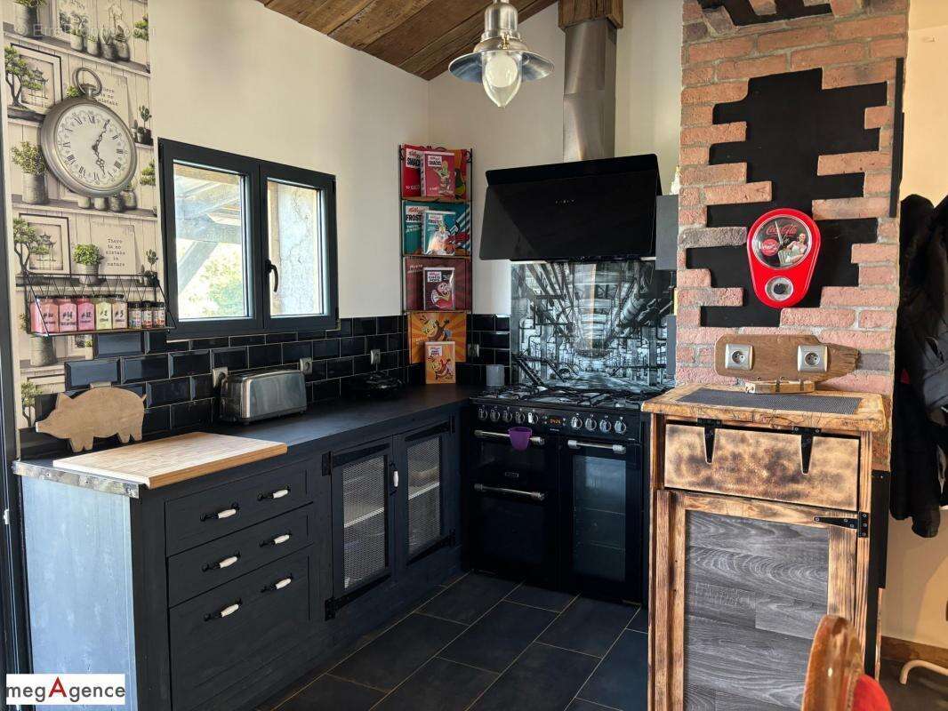 Maison à SAINT-GERMAIN-LES-VERGNES