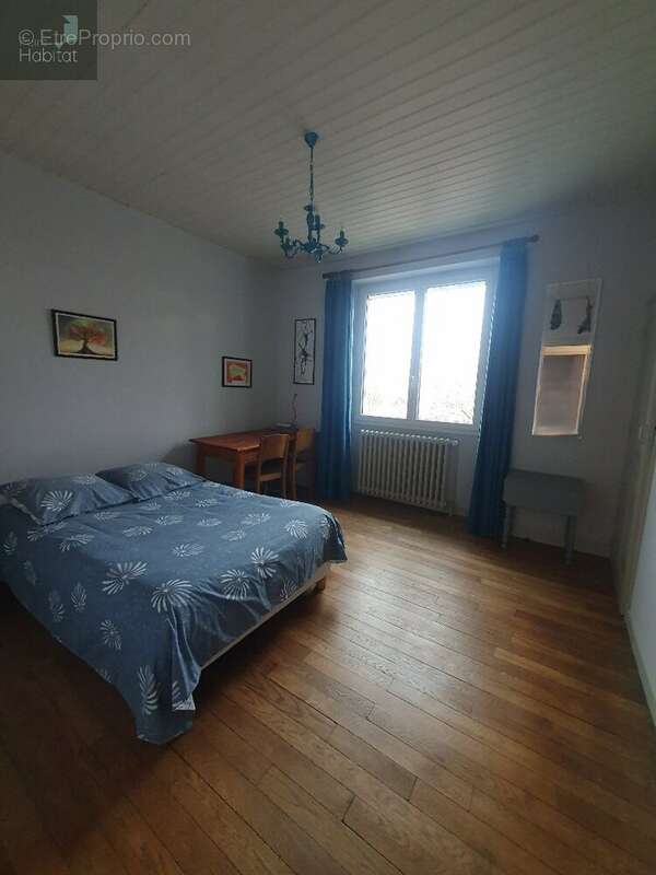 Maison à SAINT-ETIENNE-DE-MAURS