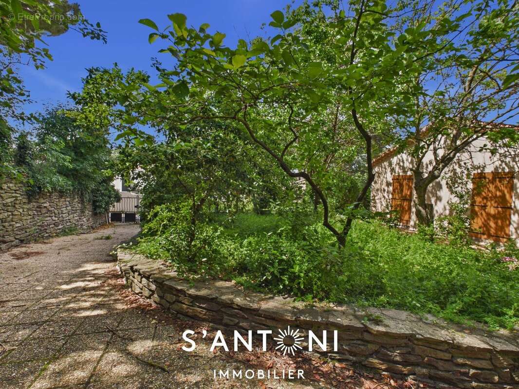 MARAUSSAN  Villa familiale de 155 m² sur une magnifique parcelle arborée de 1 300 m² avec piscine et grand garage - photo 12