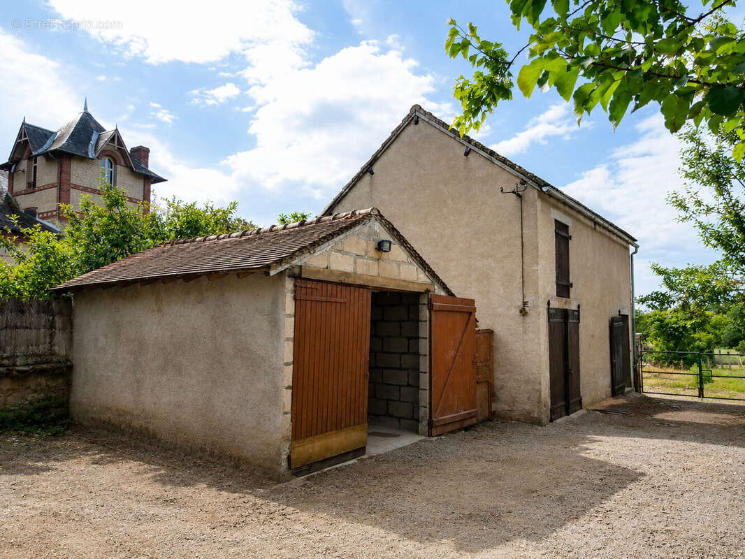 Maison 80 m² à Lussac-Les-Eglises  - photo 3