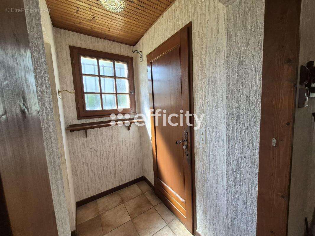Maison 132 m² à Chabrac  - photo 2