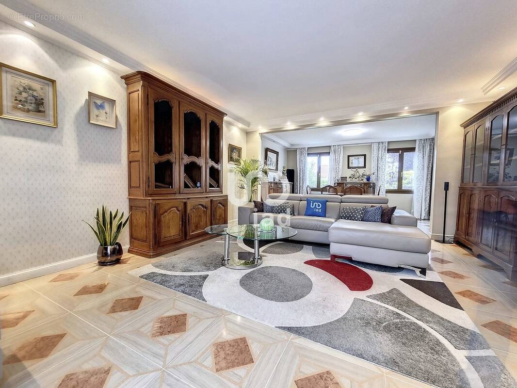 Maison à LE BLANC-MESNIL