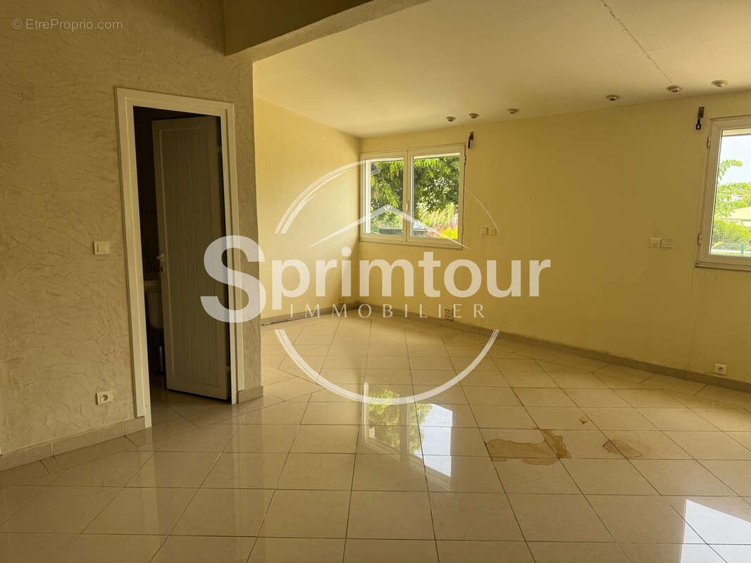 À VENDRE   BAIE-MAHAULT Villa Créole T6 avec Piscine sur Terrain de 1000 m2 - photo 21