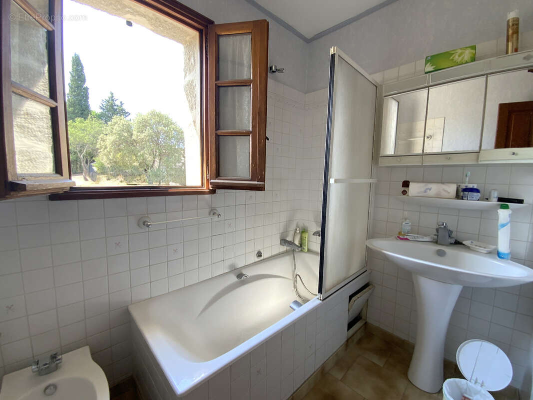 Maison en pierre à 4 km d' Uzès, jardin et grand garage. - photo 23