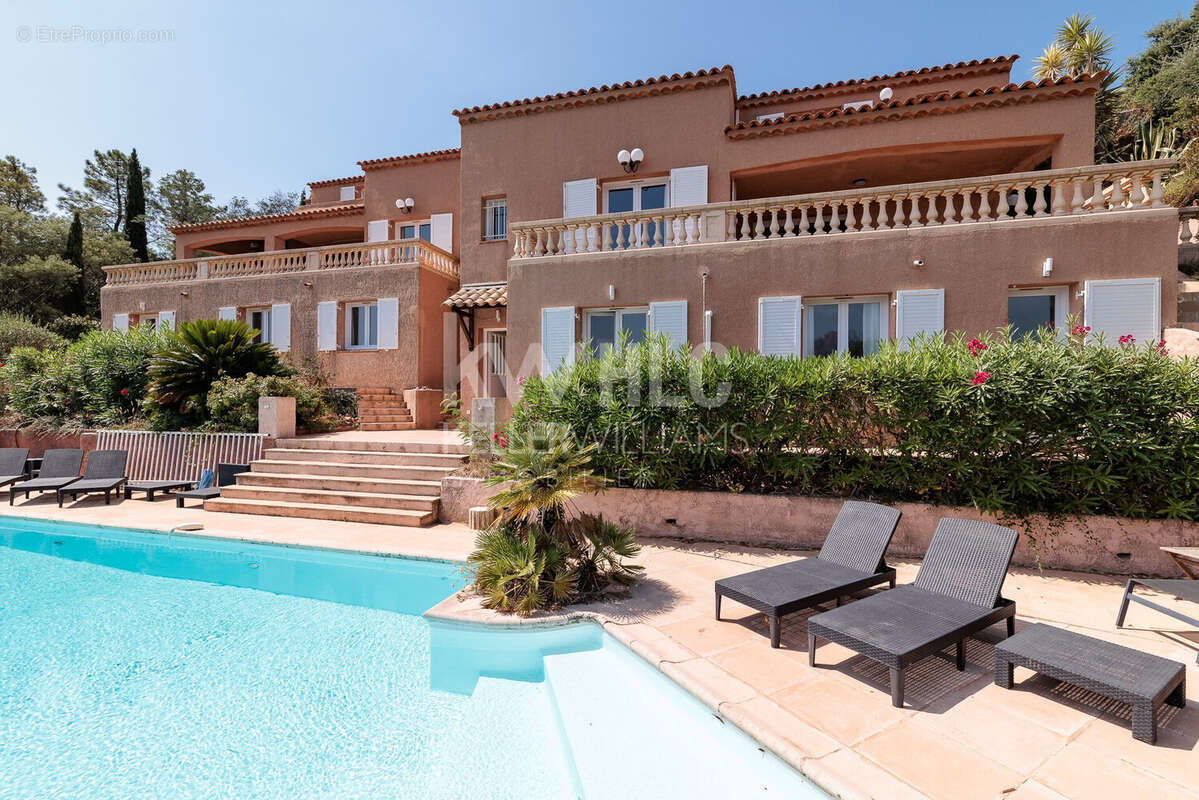 Maison 283 m² à Saint-Raphael  - photo 2