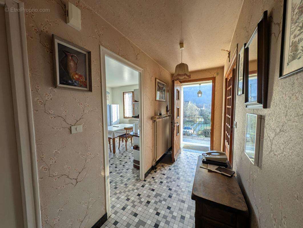 Maison à PONT-DE-ROIDE