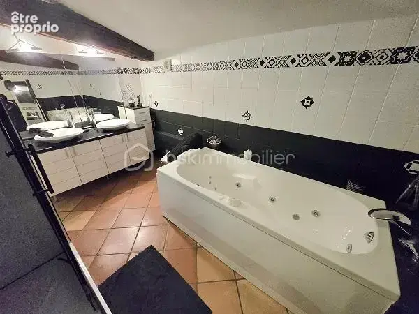 Magnifique maison en pierres renovee de 379 m2 avec 4 chambres, piscine sur un terrain de 1,8 hectares !!! - photo 18