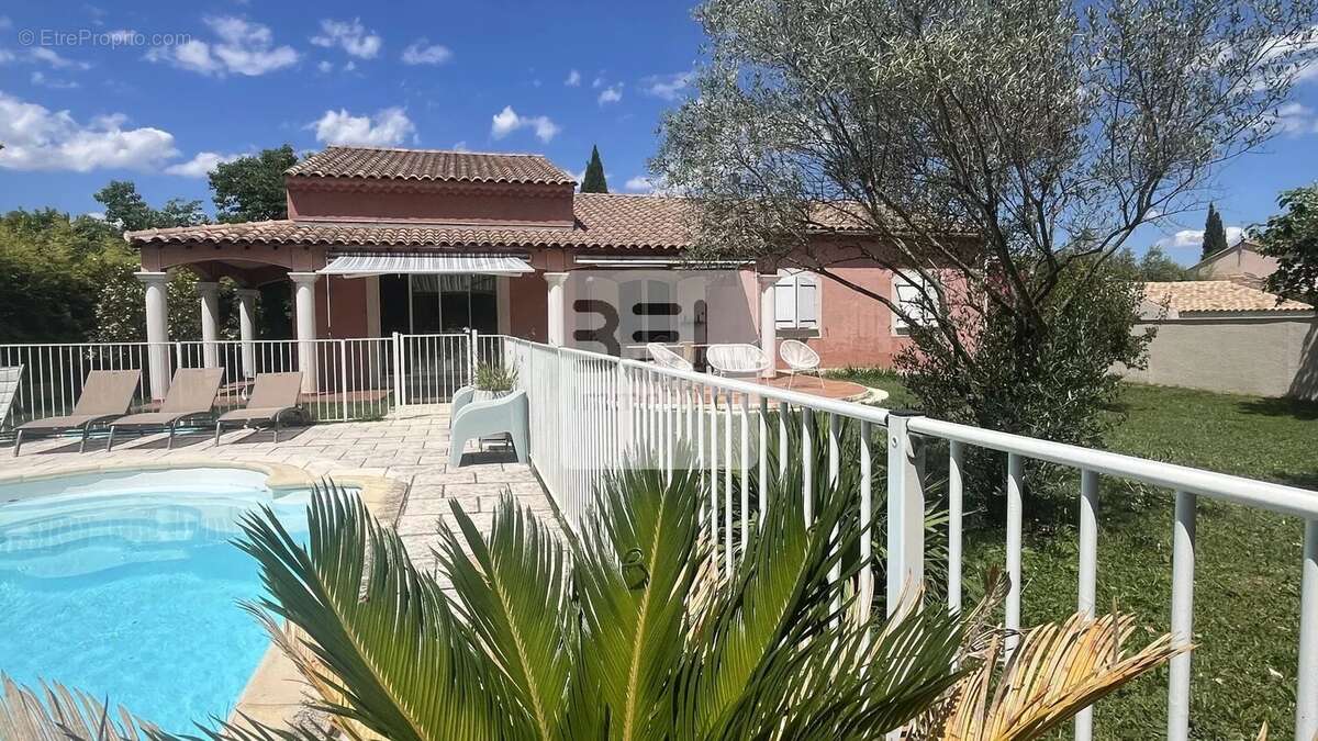 Villa provencale plain pied avec piscine - photo 2