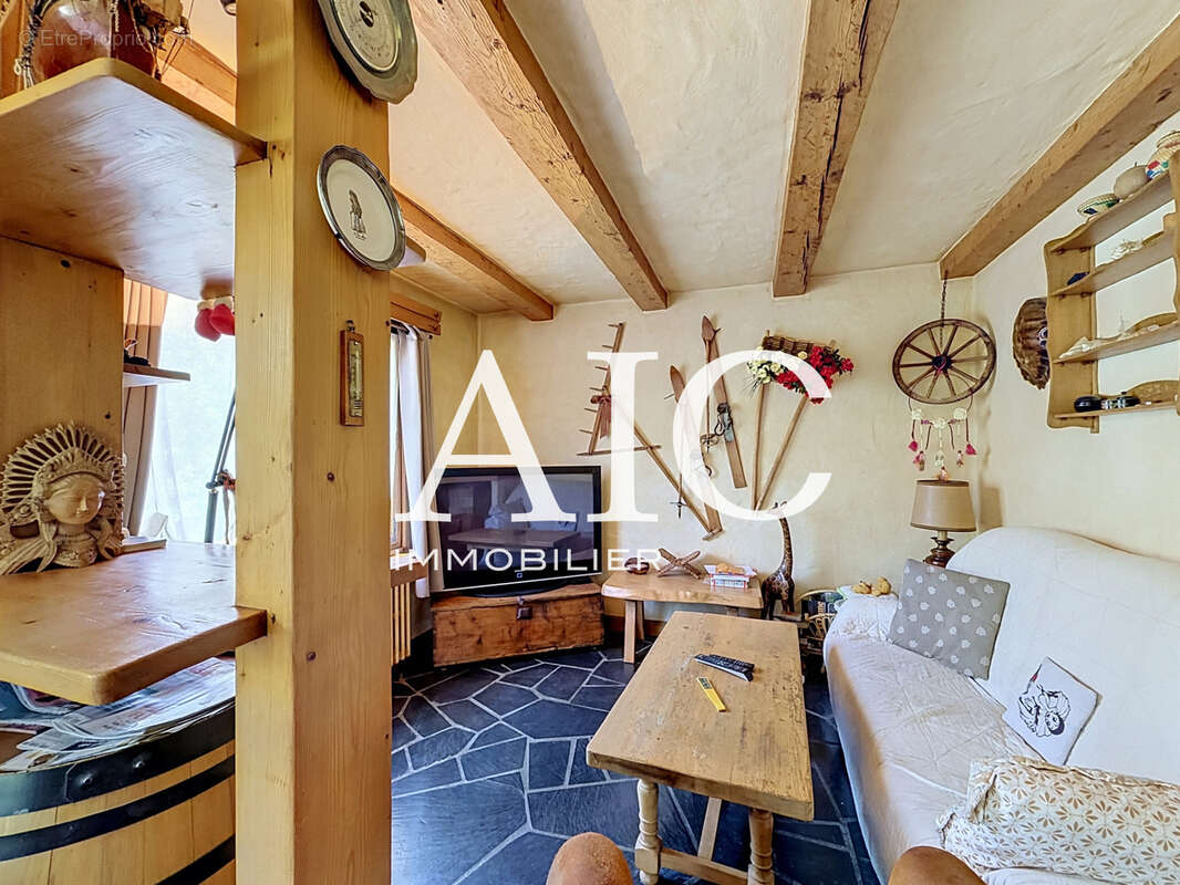 Belle opportunité Chalet aux beaux volumes et fort potentiel - photo 3