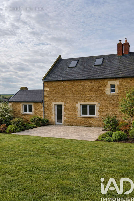 Photo 2 - Maison à LAIZE-LA-VILLE